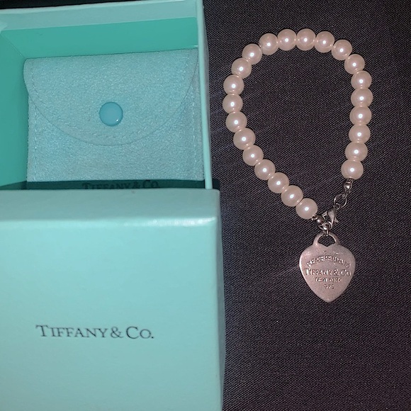 Tiffany & Co. Pearl bracelet • Retired - Picture 2 of 3